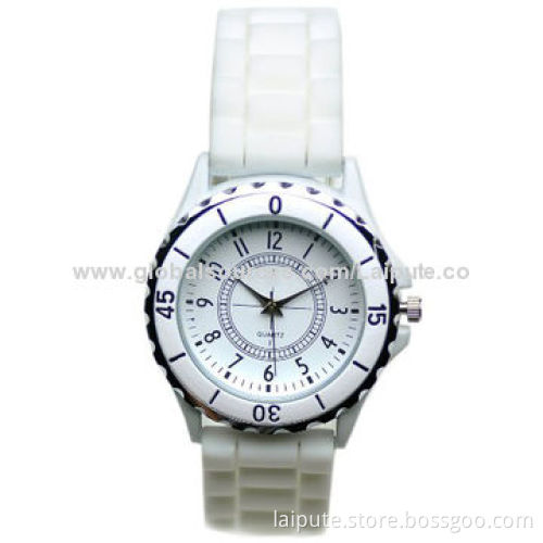 Luxury Rubber Quartz Analog Stainless Steel Wristwatch with Japanese Movement and Three Crowns